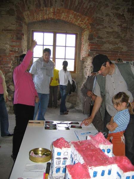  [Nov&yacute; z&aacute;mek u Lanškrouna zpř&iacute;stupněn, 4.7.2007]