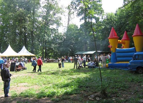  [Nov&yacute; z&aacute;mek u Lanškrouna zpř&iacute;stupněn, 4.7.2007]