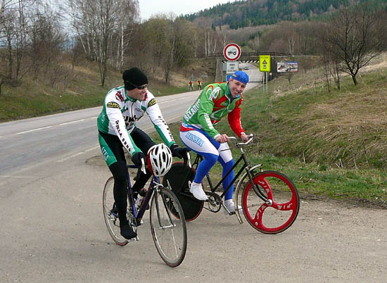  [Cyklistům př&aacute;lo počas&iacute;, 8.4.2008]